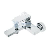 Смеситель для ванны и душа в комплекте с ручным душем, шлангом и держателем BelBagno ROM-VASM-CRM