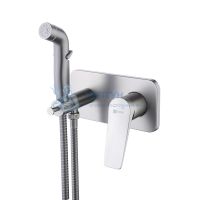 Смеситель Lemark Bronx LM3720GM с гигиеническим душем, встраиваемый